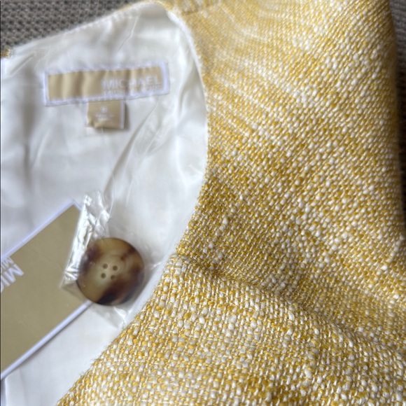 Elegant Yellow Sleeveless Dress - Picture 7 of 8